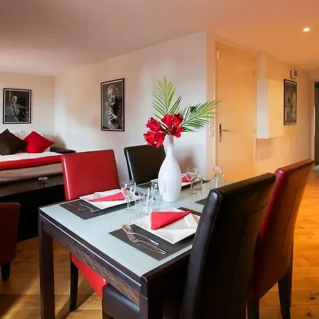 Le 7eme Art Apartahotel